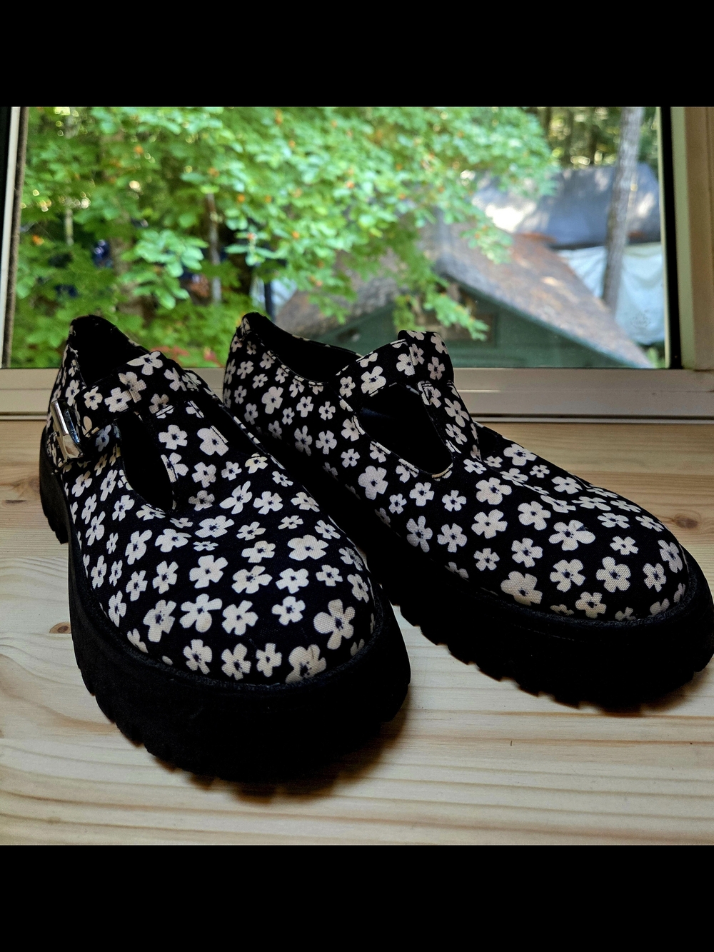 Black and White Daisy Mary Jane Platform Shoes